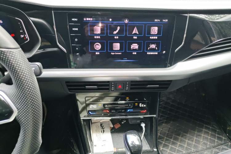 Used Volkswagen Passat New Energy 2022 430 PHEV Hybrid Elite Edition Audio And AC Panel