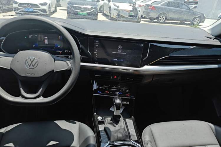 Used Volkswagen Passat New Energy 2022 430 PHEV Hybrid Business Edition Audio And AC Panel