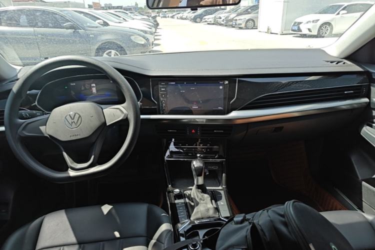 Used Volkswagen Passat New Energy 2022 430 PHEV Hybrid Business Edition Center Console