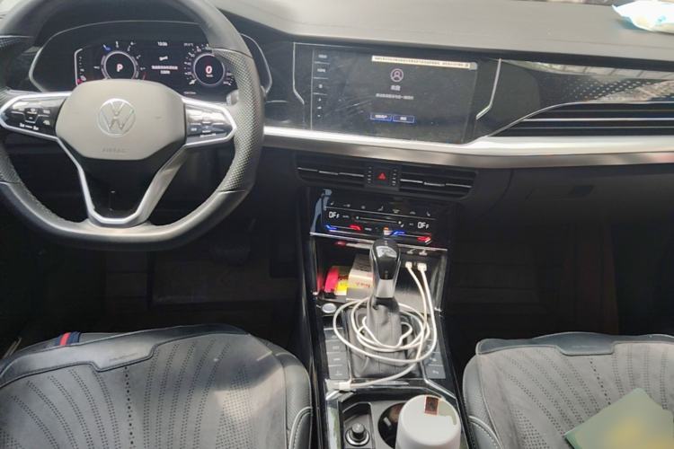 Used Volkswagen Passat New Energy 2022 430 PHEV Hybrid Luxury Edition Center Console