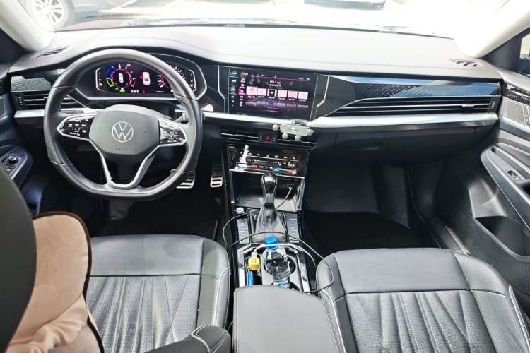 Used Volkswagen Passat New Energy 2022 430 PHEV Hybrid Luxury Edition Center Console