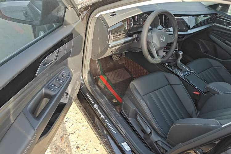 Used Volkswagen Passat New Energy 2022 430 PHEV Hybrid Business Edition Driver Seat