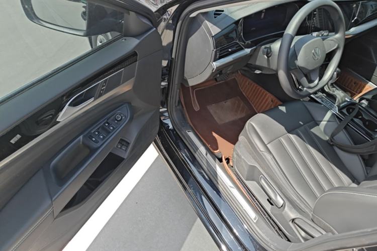 Used Volkswagen Passat New Energy 2022 430 PHEV Hybrid Business Edition Driver Seat