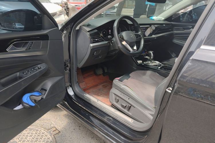 Used Volkswagen Passat New Energy 2022 430 PHEV Hybrid Luxury Edition Driver Seat