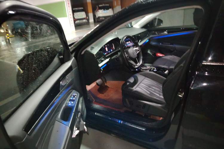 Used Volkswagen Passat New Energy 2022 430 PHEV Hybrid Luxury Edition Driver Seat