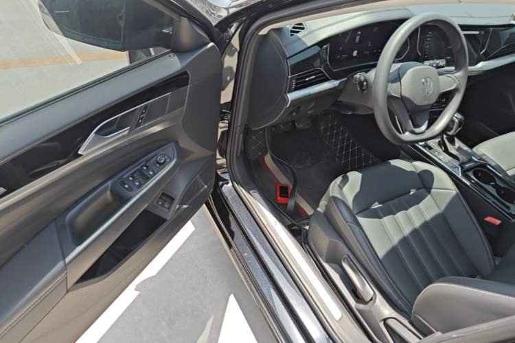 Used Volkswagen Passat New Energy 2022 430 PHEV Hybrid Business Edition Driver Seat