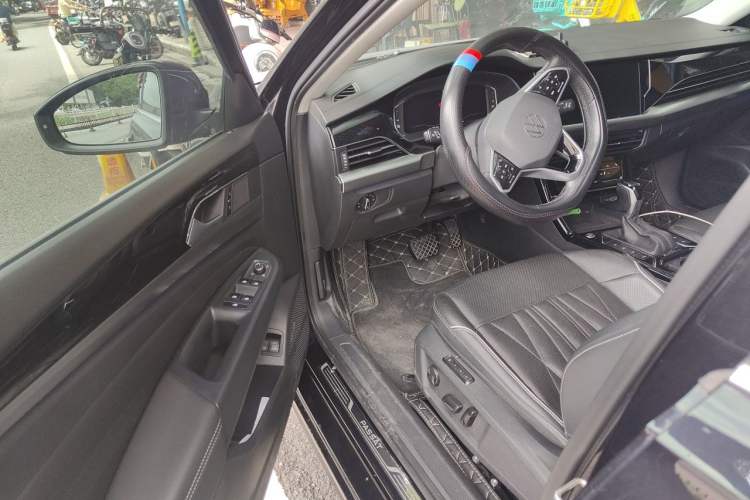 Used Volkswagen Passat New Energy 2022 430 PHEV Hybrid Luxury Edition Driver Seat