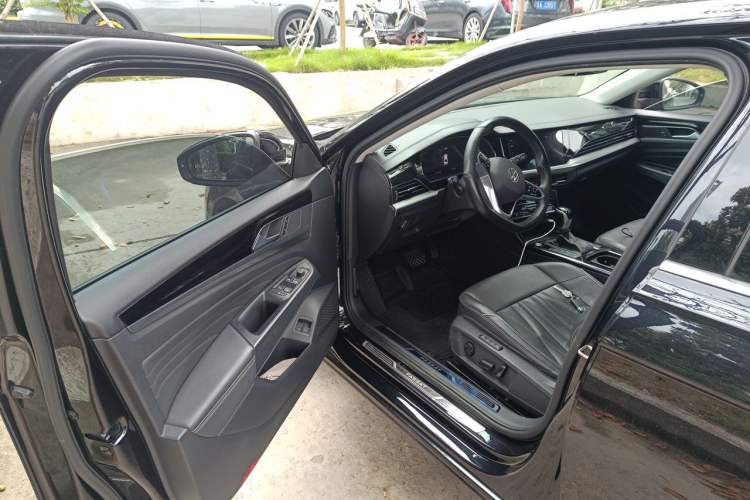 Used Volkswagen Passat New Energy 2022 430 PHEV Hybrid Luxury Edition Driver Seat