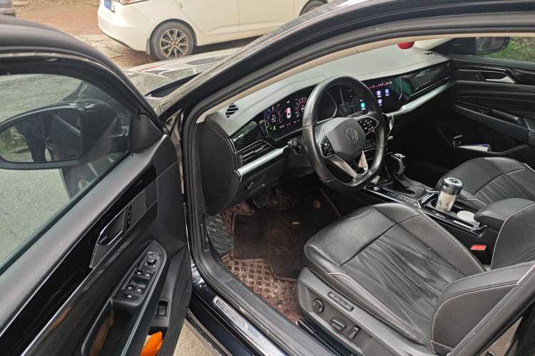 Used Volkswagen Passat New Energy 2022 430 PHEV Hybrid Luxury Edition Driver Seat