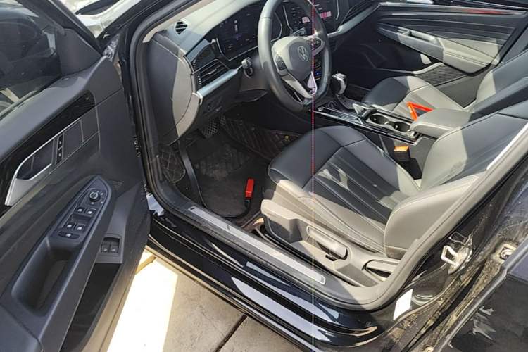 Used Volkswagen Passat New Energy 2022 430 PHEV Hybrid Business Edition Driver Seat