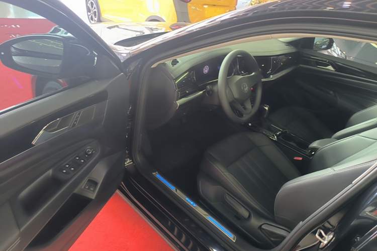 Used Volkswagen Passat New Energy 2022 430 PHEV Hybrid Business Edition Driver Seat