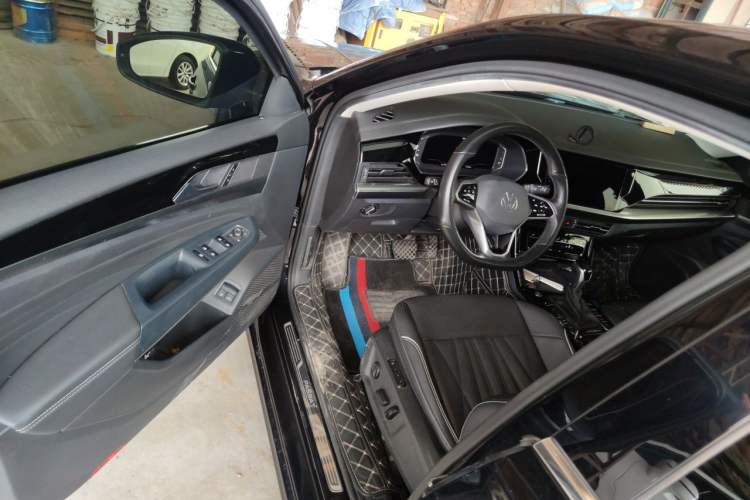 Used Volkswagen Passat New Energy 2022 430 PHEV Hybrid Luxury Edition Driver Seat