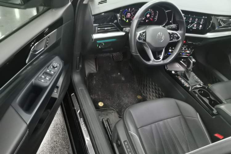 Used Volkswagen Passat New Energy 2022 430 PHEV Hybrid Luxury Edition Driver Seat