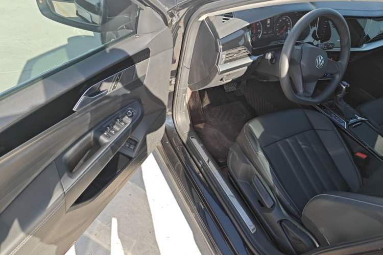 Used Volkswagen Passat New Energy 2022 430 PHEV Hybrid Business Edition Driver Seat