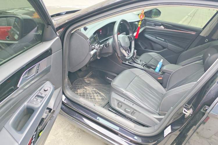 Used Volkswagen Passat New Energy 2022 430 PHEV Hybrid Luxury Edition Driver Seat