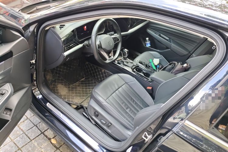Used Volkswagen Passat New Energy 2022 430 PHEV Hybrid Elite Edition Driver Seat