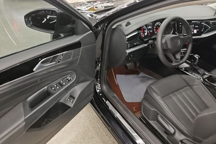 Used Volkswagen Passat New Energy 2022 430 PHEV Hybrid Business Edition Driver Seat
