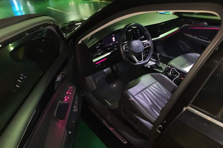 Used Volkswagen Passat New Energy 2022 430 PHEV Hybrid Luxury Edition Driver Seat