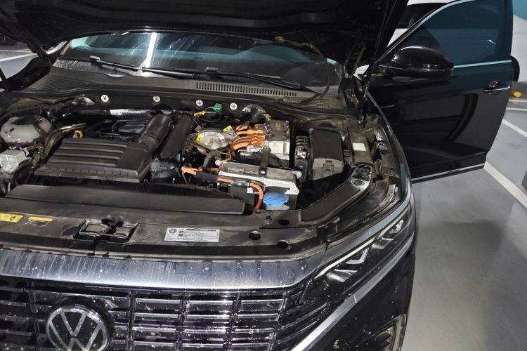 Used Volkswagen Passat New Energy 2022 430 PHEV Hybrid Luxury Edition Engine Bay Left