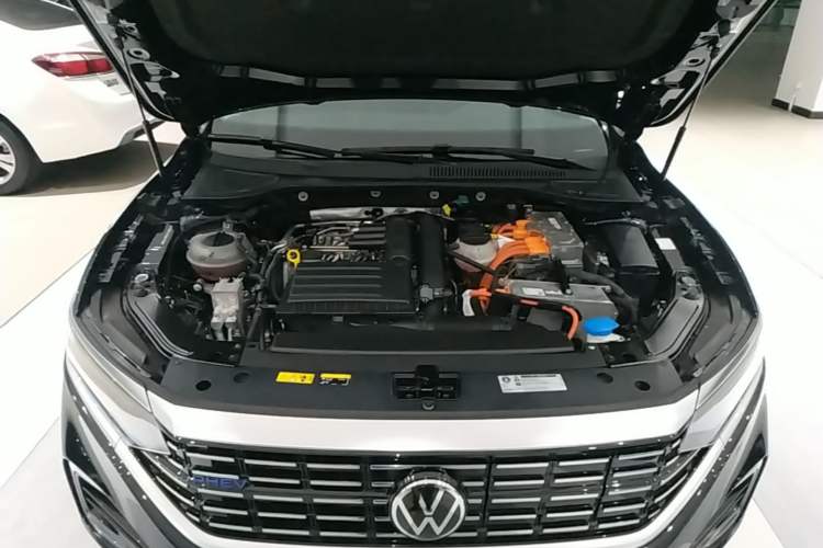 Used Volkswagen Passat New Energy 2022 Revised Version 430 PHEV Hybrid Elite Edition Engine Bay