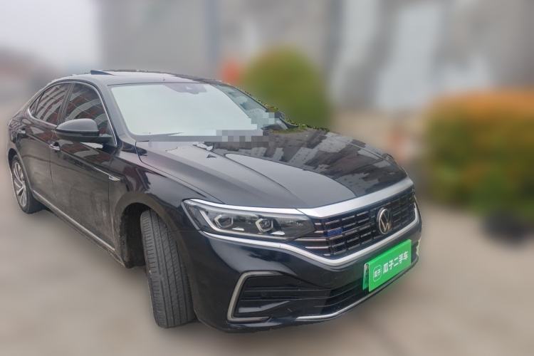 Used Volkswagen Passat New Energy 2022 430 PHEV Hybrid Luxury Edition Front Right 45 Deg