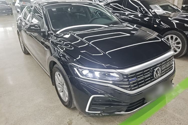 Used Volkswagen Passat New Energy 2022 430 PHEV Hybrid Business Edition Front Right 45 Deg
