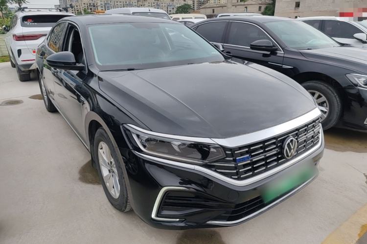 Used Volkswagen Passat New Energy 2022 430 PHEV Hybrid Business Edition Front Right 45 Deg