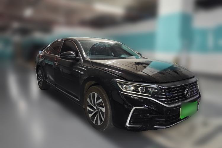 Used Volkswagen Passat New Energy 2022 430 PHEV Hybrid Luxury Edition Front Right 45 Deg