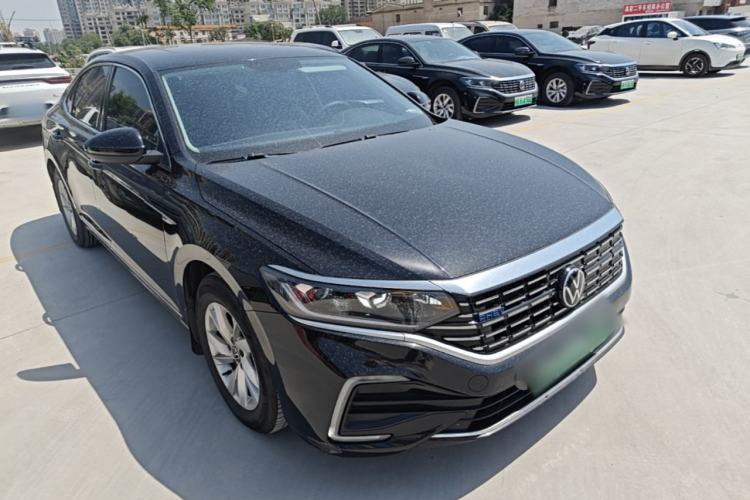 Used Volkswagen Passat New Energy 2022 430 PHEV Hybrid Business Edition Front Right 45 Deg