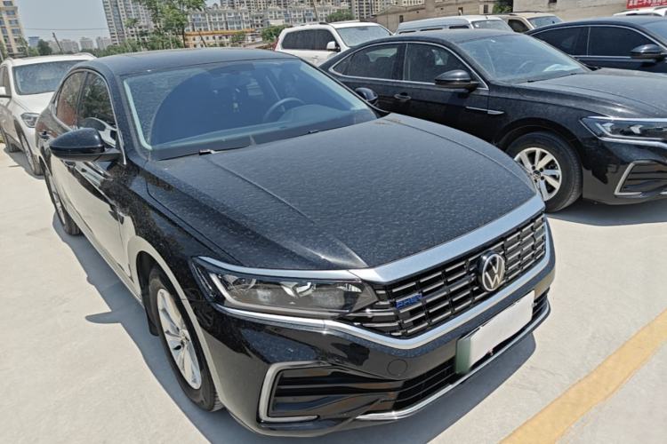Used Volkswagen Passat New Energy 2022 430 PHEV Hybrid Business Edition Front Right 45 Deg