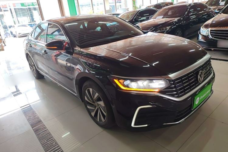 Used Volkswagen Passat New Energy 2022 430 PHEV Hybrid Elite Edition Front Right 45 Deg