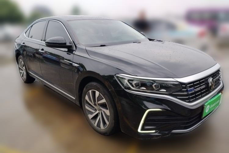 Used Volkswagen Passat New Energy 2022 430 PHEV Hybrid Luxury Edition Front Right 45 Deg