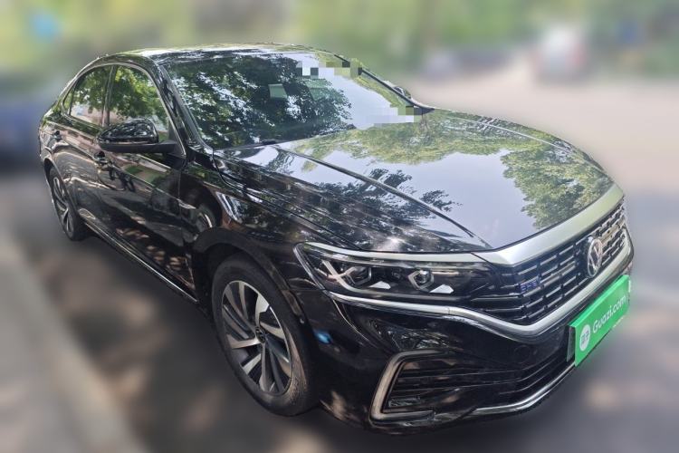 Used Volkswagen Passat New Energy 2022 430 PHEV Hybrid Luxury Edition Front Right 45 Deg