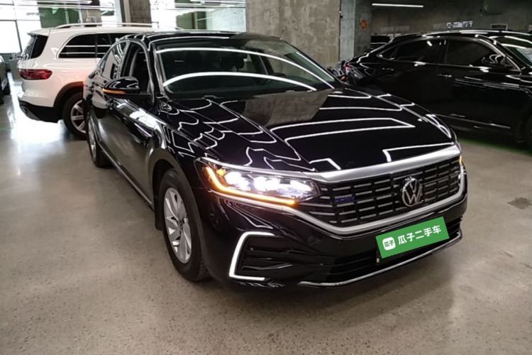 Used Volkswagen Passat New Energy 2022 430 PHEV Hybrid Business Edition Front Right 45 Deg