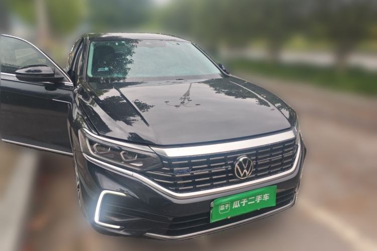 Used Volkswagen Passat New Energy 2022 430 PHEV Hybrid Luxury Edition Front Right 45 Deg