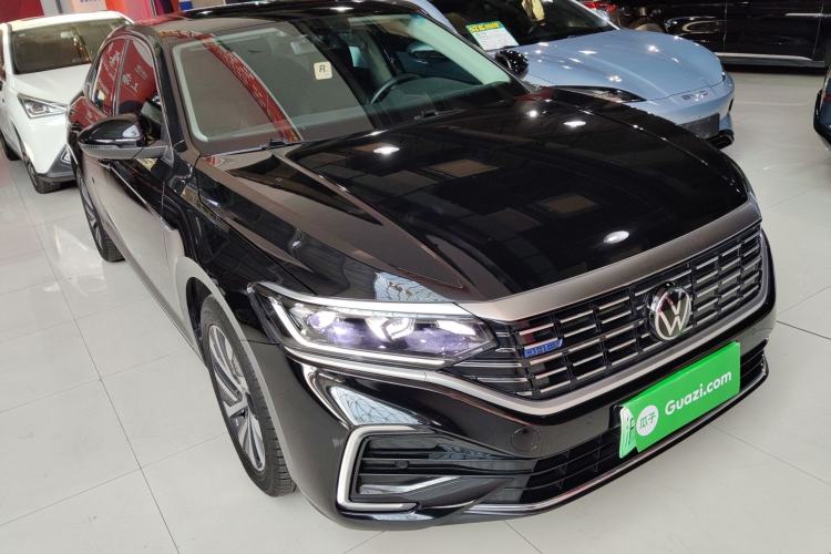 Used Volkswagen Passat New Energy 2022 430 PHEV Hybrid Elite Edition Front Right 45 Deg