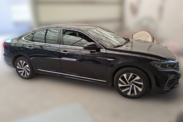 Used Volkswagen Passat New Energy 2022 430 PHEV Hybrid Luxury Edition Front Right 45 Deg