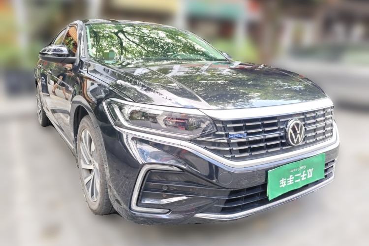 Used Volkswagen Passat New Energy 2022 430 PHEV Hybrid Elite Edition Front Right 45 Deg