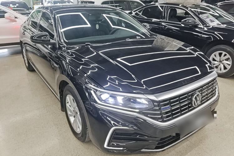 Used Volkswagen Passat New Energy 2022 430 PHEV Hybrid Business Edition Front Right 45 Deg