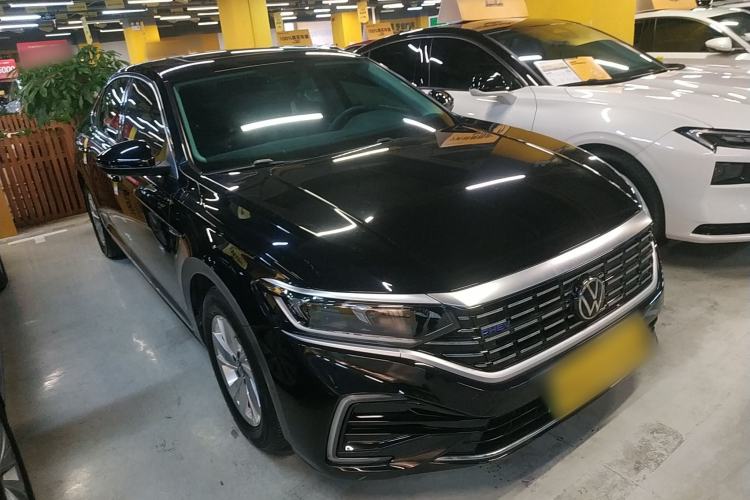 Used Volkswagen Passat New Energy 2022 430 PHEV Hybrid Business Edition Front Right 45 Deg