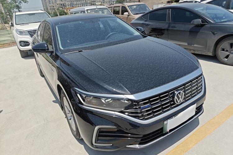 Used Volkswagen Passat New Energy 2022 430 PHEV Hybrid Business Edition Front Right 45 Deg