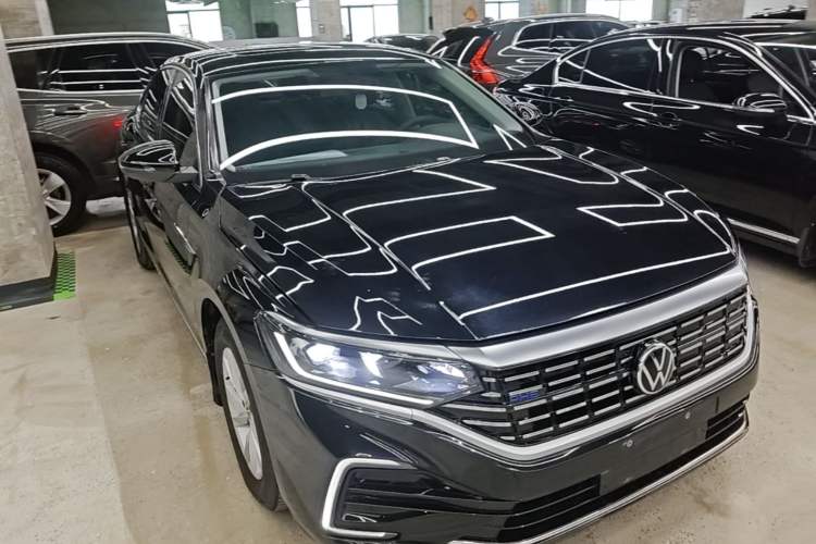 Used Volkswagen Passat New Energy 2022 430 PHEV Hybrid Business Edition Front Right 45 Deg