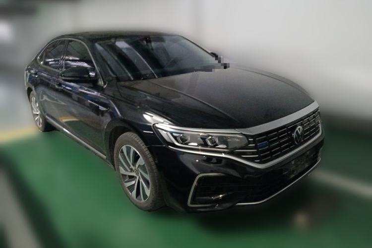 Used Volkswagen Passat New Energy 2022 430 PHEV Hybrid Luxury Edition Front Right 45 Deg