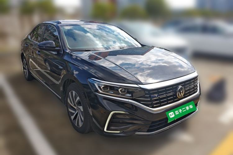 Used Volkswagen Passat New Energy 2022 430 PHEV Hybrid Luxury Edition Front Right 45 Deg
