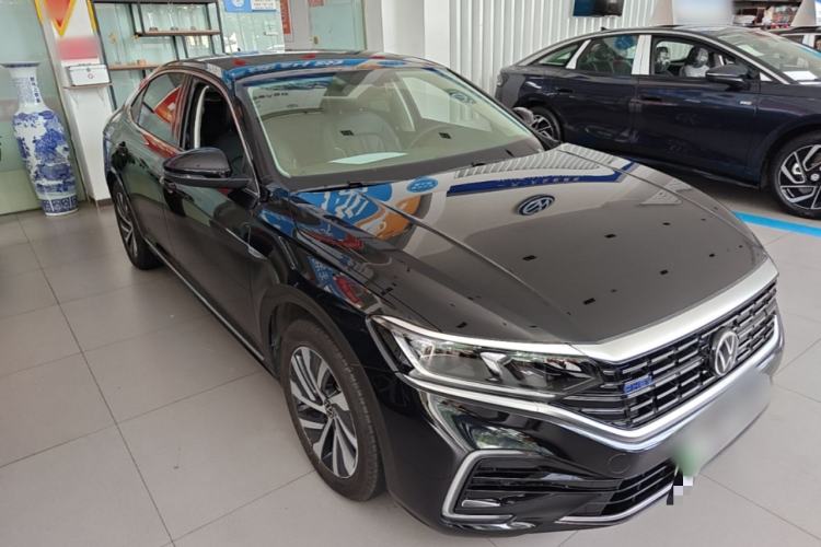 Used Volkswagen Passat New Energy 2022 430 PHEV Hybrid Elite Edition Front Right 45 Deg