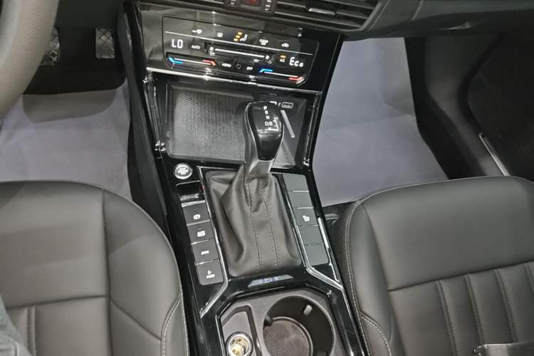 Used Volkswagen Passat New Energy 2022 430 PHEV Hybrid Business Edition Gear Lever