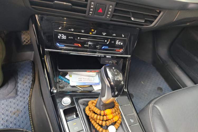 Used Volkswagen Passat New Energy 2022 430 PHEV Hybrid Elite Edition Gear Lever
