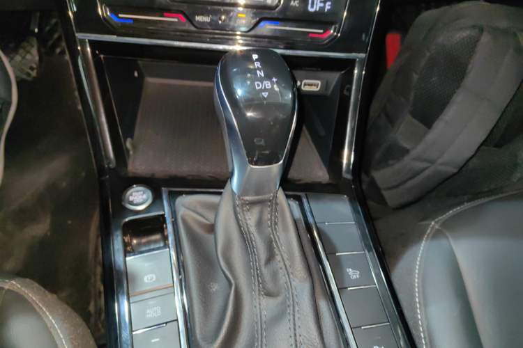 Used Volkswagen Passat New Energy 2022 Revised Version 430 PHEV Hybrid Elite Edition Gear Lever