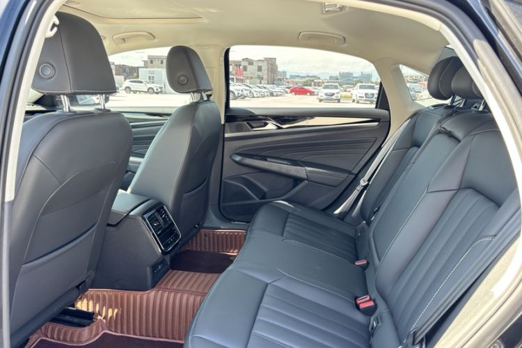 Used Volkswagen Passat New Energy 2022 430 PHEV Hybrid Business Edition Interior 2
