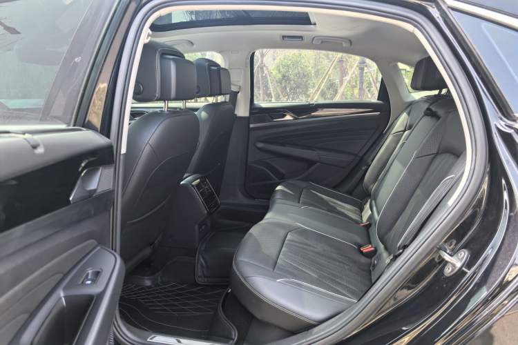 Used Volkswagen Passat New Energy 2022 430 PHEV Hybrid Luxury Edition Interior 4
